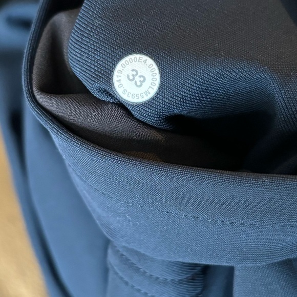 Lululemon men’s ABC pants in True Navy. Size 33 - Picture 4 of 16